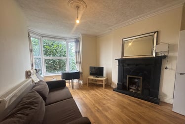 4 bed flat, Seymour Avenue, Lipson, Plymouth, PL48RB - Image 1